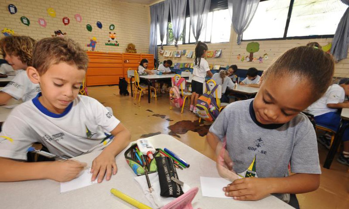 Cartilha online traz orientações preventivas contra violência escolar
